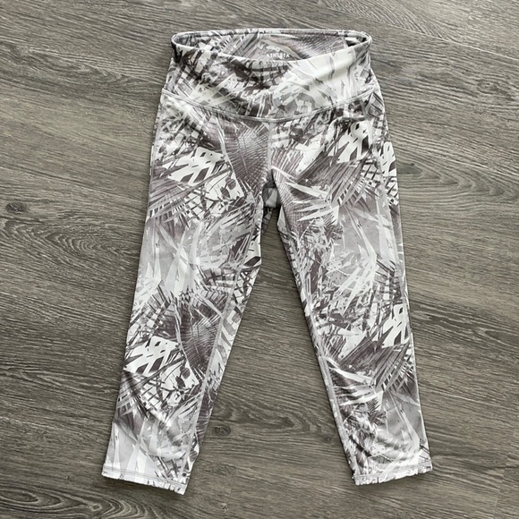XS Athleta palm Chaturanga cropped leggings EUC - Picture 5 of 9